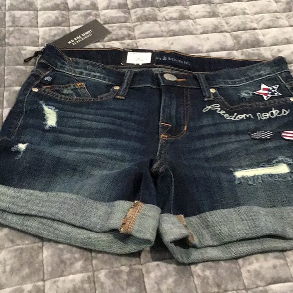 Brand new rock & republic mid rise short